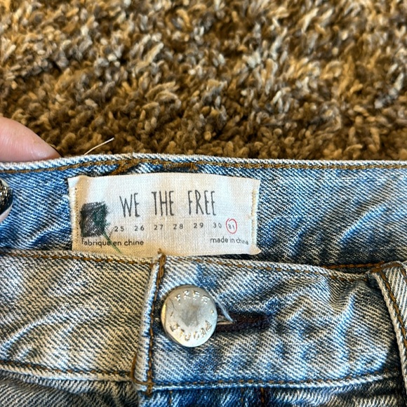 WE THE FREE SOFT & RELAXED CUT OFF SHORTS - Picture 5 of 7